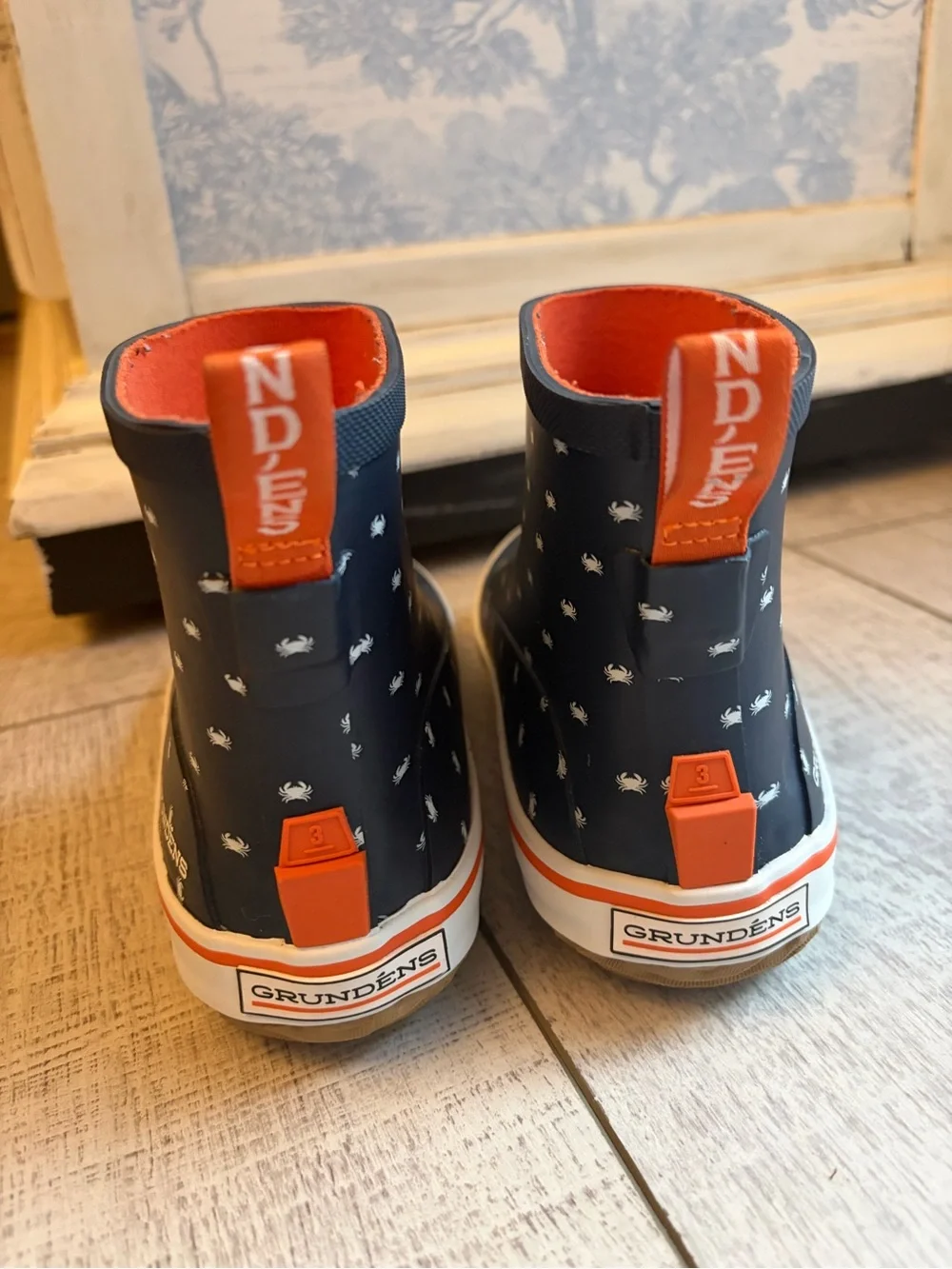 Grundéns Kids Fishing/Rain Boots – Navy Crab Print – Size 3